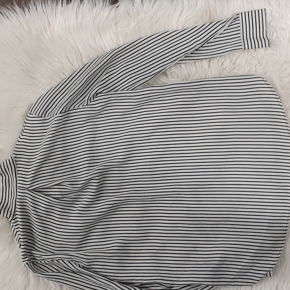 H & M Blouse  Size 2 - Picture 3 of 3